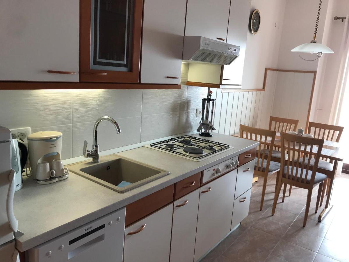 Villa Suzy-Apartments Suzana Ловран Екстер'єр фото