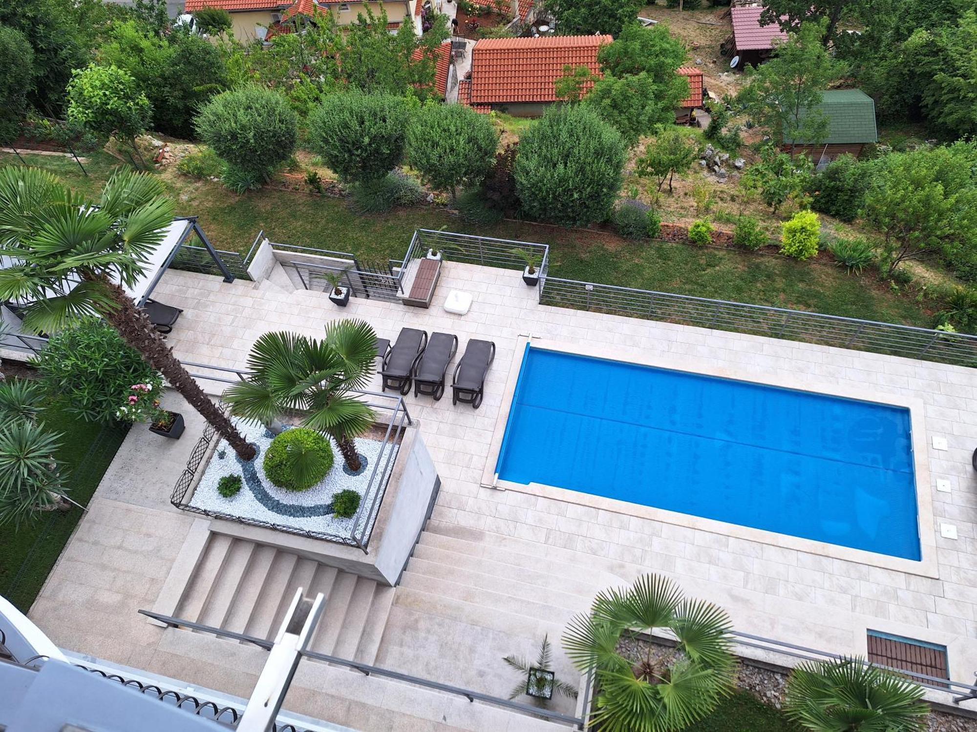 Villa Suzy-Apartments Suzana Ловран Екстер'єр фото