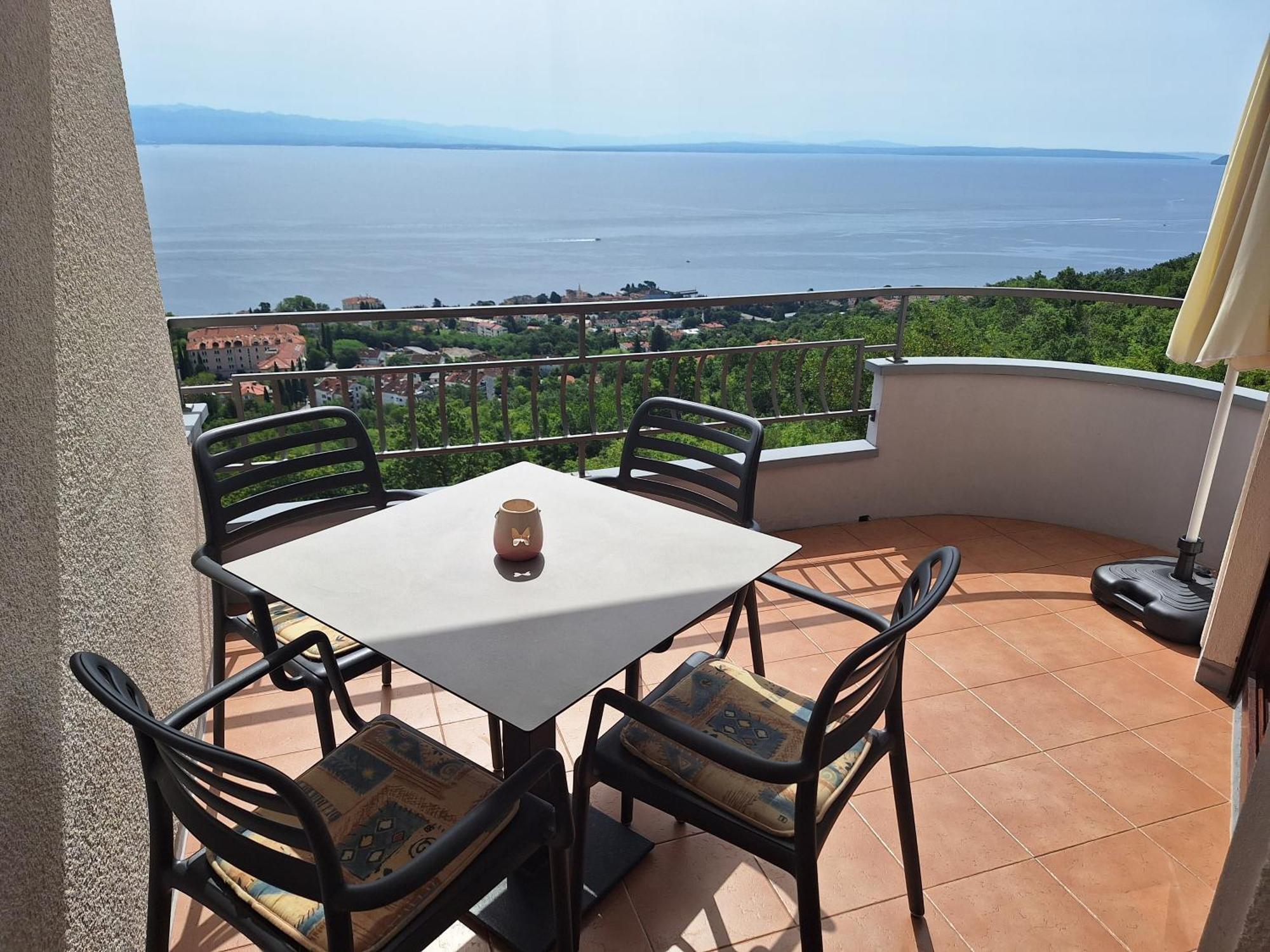 Villa Suzy-Apartments Suzana Ловран Екстер'єр фото