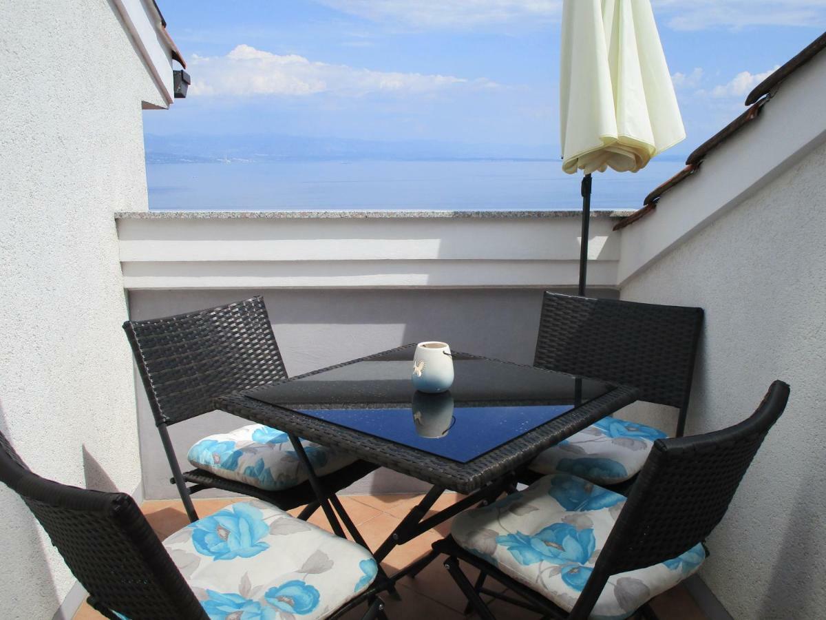 Villa Suzy-Apartments Suzana Ловран Екстер'єр фото